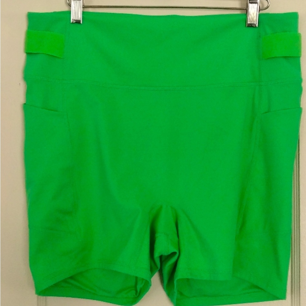 Fabletics High Waisted Motion365 Shorts, Size 1x.